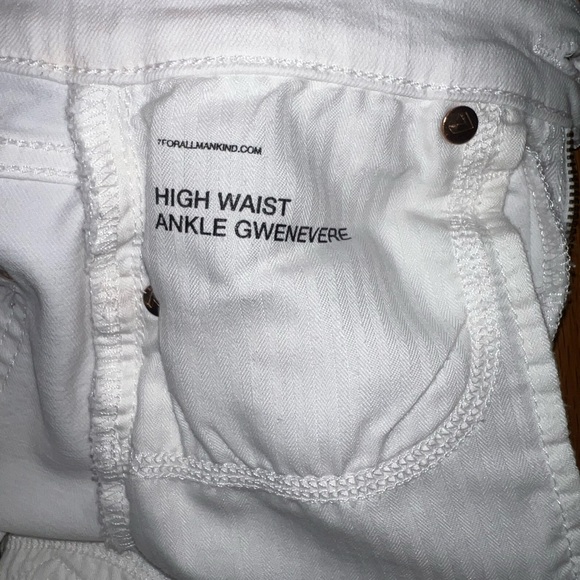 7FMK Gwenevere - Picture 5 of 7